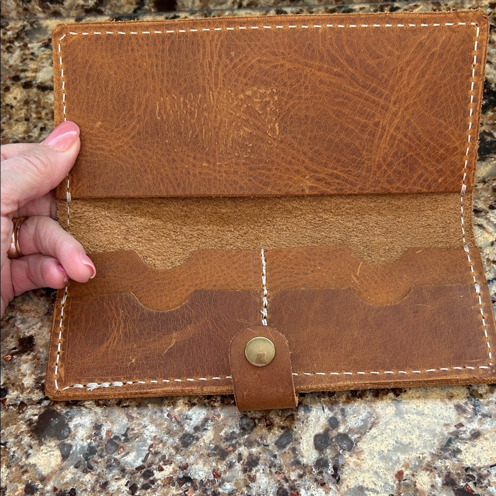 Coastal Hill Leather Goods Tan Card Holder - Picture 4 of 15